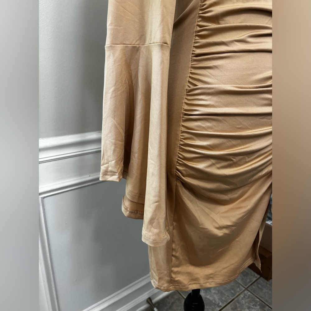 NWT | Elegant Formal Deep V-Neck Flared Long Sleeve Ruched Stretchy Bodycon Midi - Picture 4 of 9